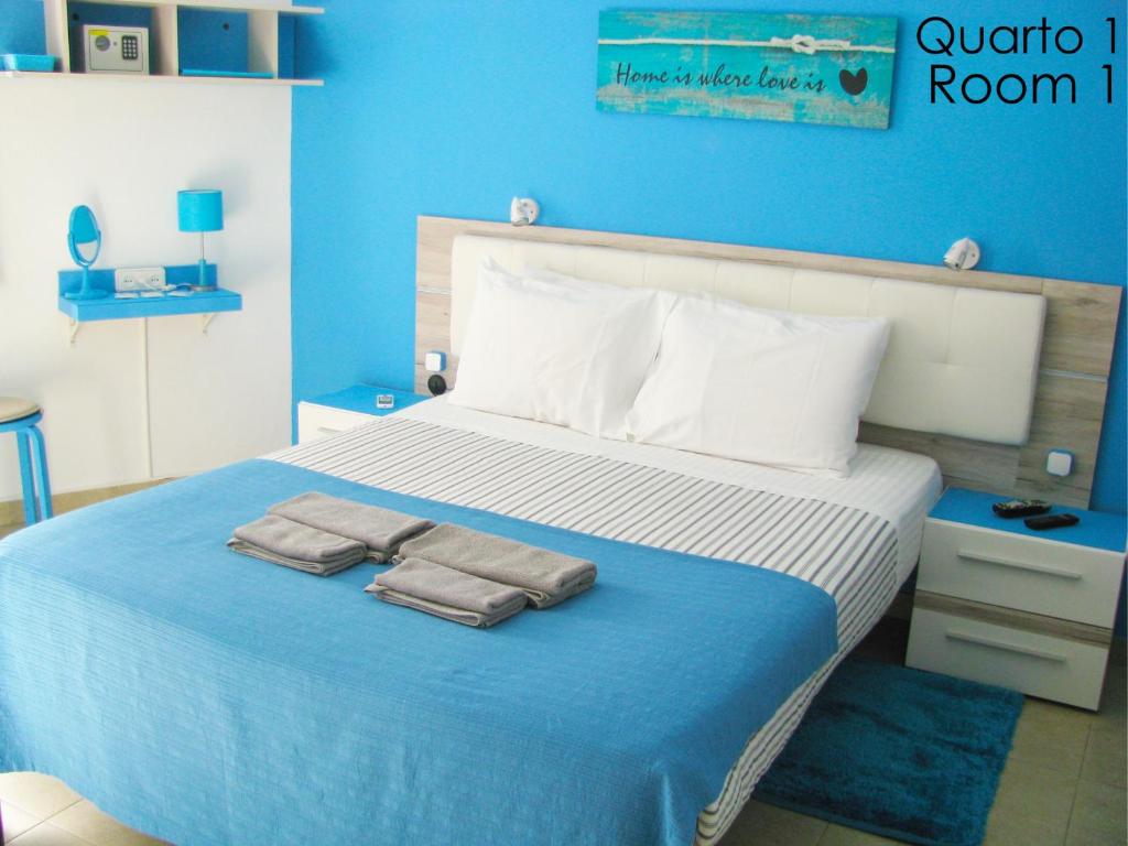 Tiago & Jorge Guesthouse room 1